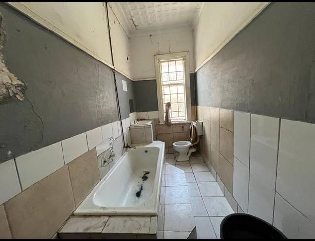 11 BEDROOM HOUSE FOR SALE IN KENSINGTON